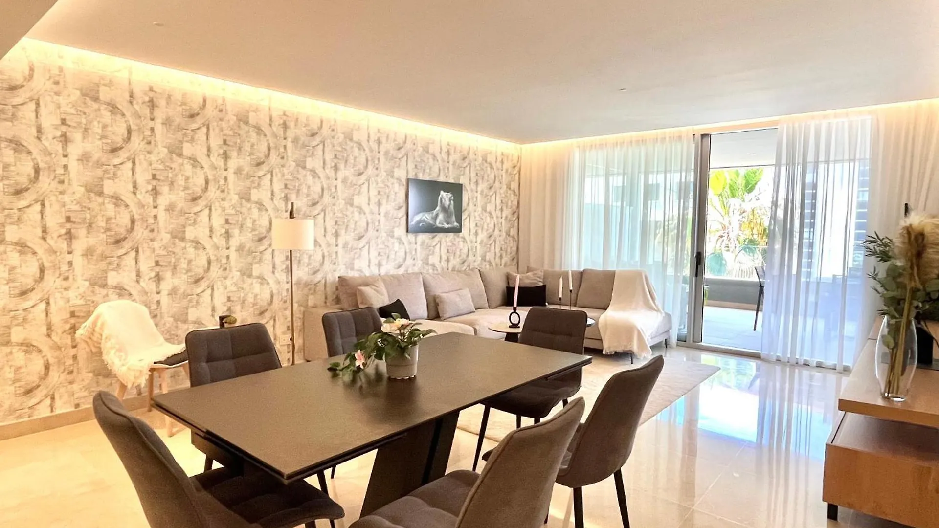 Coastal Living At Royal Banus Apartment Marbella