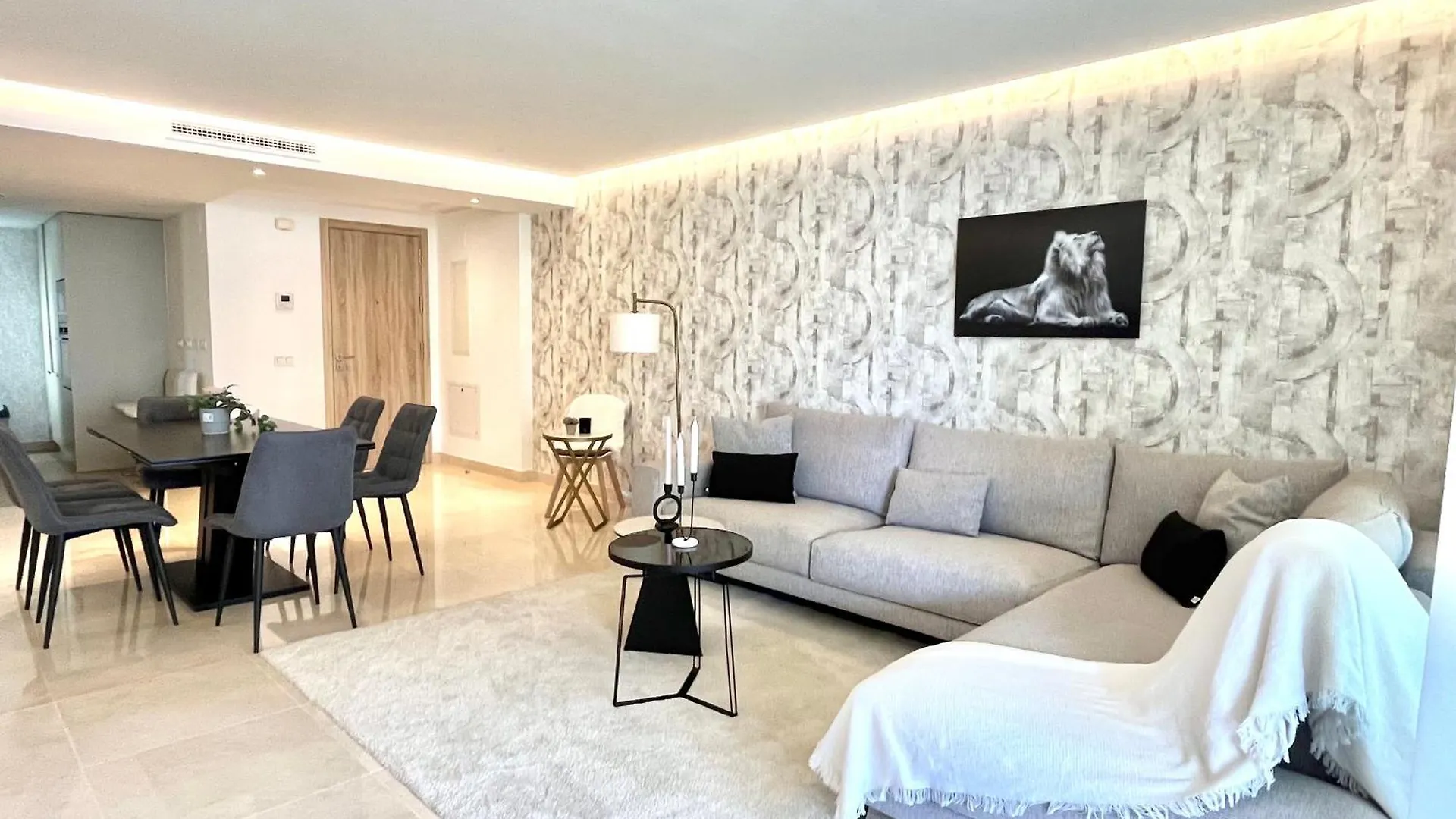 Coastal Living At Royal Banus Apartment Marbella